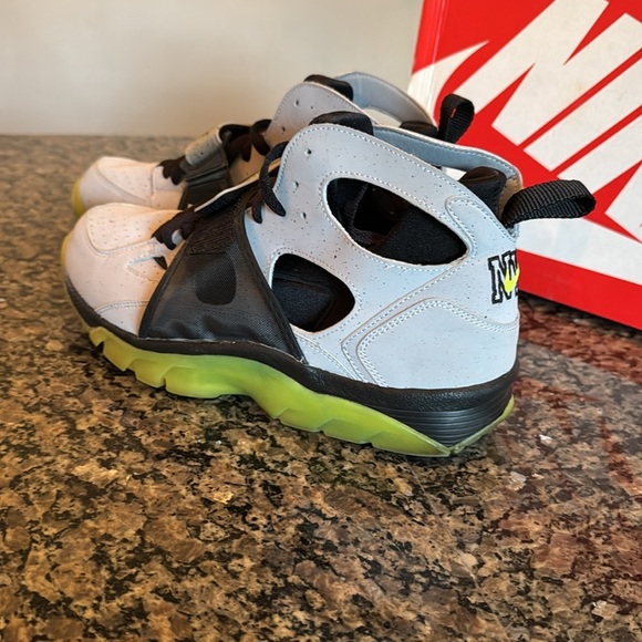 Nike air trainer huarache premium 647591 Shoes - Black and Yellow EUC 10.5 - Picture 7 of 16